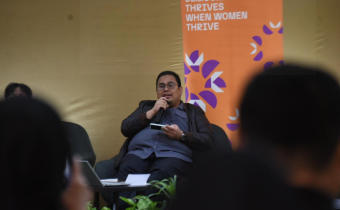 Ketua Bawaslu Rahmat Bagja saat menjadi narasumber dalam seminar publik yang digelar Westminster Foundation for Democracy (WFD), di Universitas Katolik Indonesia Atma Jaya, Jakarta, Senin (17/3/2025).
