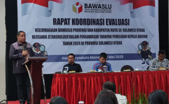 Anggota Bawaslu Herwyn JH Malonda saat menbuka Rapat Koordinasi (Rakor) evaluasi kelembagaan Bawaslu bersama stakeholder dalam pengawasan tahapan Pemilihan Kepala Daerah tahun 2024 di Provinsi Sulut, Jumat (2/5/2025)