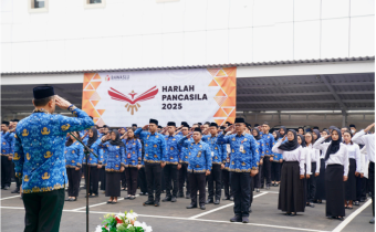 Sekretaris Jenderal Bawaslu Ichsan Fuady memimpin upacara peringatan Hari Lahir Pancasila Tahun 2025 di halaman Kantor Bawaslu, Jakarta, Senin (2/6/2025)/Foto: Publikasi dan Pemberitaan Bawaslu