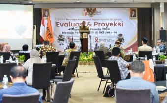 Anggota Bawaslu Puadi saat membuka kegiatan Penguatan Kelembagaan Bawaslu Provinsi DKI Jakarta: Evaluasi dan Proyeksi Pengawasan Pemilu 2024 Menuju Pemilu 2029, di Jakarta, Selasa (12/8/2025).