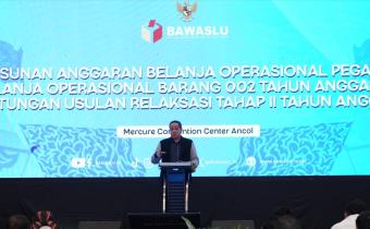 Anggota Bawaslu Herwyn JH Malonda saat menutup kegiatan Penyusunan Belanja Operasional Pegawai 001, Belanja Operasional Barang 002 Tahun anggaran 2026 dan Perhitungan Usulan Relaksasi Tahap II Tahun Anggaran 2025, di Jakarta, Jumat, (15/8/2025).