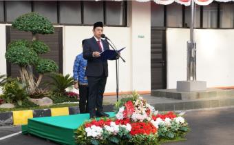 Anggota Bawaslu Puadi saat menjadi Pembina Peringatan Hut ke-80 RI di Kantor Bawaslu, Minggu (17/8/2025).