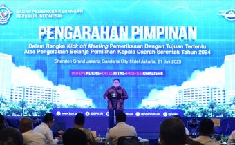 Ketua Bawaslu Rahmat Bagja saat memberikan sambutan di acara Kick Off Meeting Pemeriksaan Dengan Tujuan Tertentu Atas Pengelolaan Belanja Pemilihan Kepala Daerah Serentak Tahun 2024, yang diselenggarakan oleh BPK di Jakarta, Senin (21/7/2025).