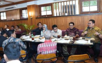 Ketua Bawaslu Rahmat Bagja saat berdiskusi dalam FGD Penyelenggara Pemilu: Suara Penyelenggara untuk perbaikan UU Pemilu di Jakarta, Kamis (4/7/2025).