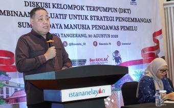 Anggota Bawaslu Herwyn JH Malonda saat membuka Diskusi Kelompok Terpumpun Pembinaan Evaluatif Untuk Strategi Pengembangan Sumber Daya Manusia Pengawas Pemilu, di Kota Tangerang, Banten, Sabtu, (30/8/2024).