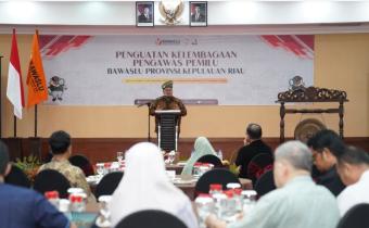 Ketua Bawaslu Rahmat Bagja saat menyampaikan arahannya dalam Penguatan Kelembagaan Pengawas Pemilu di Kepulauan Riau, Jumat (5/9/2025).