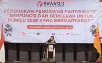 Anggota Bawaslu Lolly Suhenty saat membuka Kick-Off P2P dengan tema 'Berfungsi dan Bergerak untuk Pemilu 2029 yang Bermartabat' pada Senin (7/7/2025).