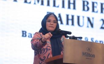 Anggota Bawaslu Lolly Suhenty pada Rapat Koordinasi Evaluasi Pengawasan Pemutakhiran Data Pemilih Berkelanjutan Tahun 2025 di Kota Bandung, Jawa Barat, Senin (8/9/2025).