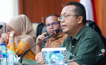 Ketua Bawaslu Provinsi Sumatera Barat, Alni saat menjadi narasumber di kegiatan Rapat Koordinasi Simulasi Penyelesaian Sengketa, (11/9).