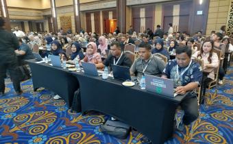 Staff Sekretariat Bawaslu Kabupaten Lima Puluh Kota, Reno, Saat Mengikuti Kegiatan.