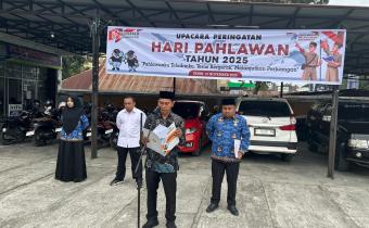 Dapit Alexander, Anggota Bawaslu Kabupaten Lima Puluh Kota Saat Menyampaikan Amanat Upacara Peringatan Hari Pahlawan