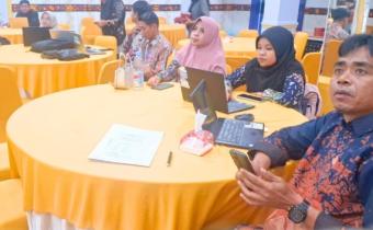 Kepala Sekretariat Bawaslu Lima Puluh Kota, Mellia Rahmi  bersama Kabusag Adminitrasi, Ot Saputra beserta Staff Sekretariat saat menghadiri kegiatan Sharing Session Pelaksanaan Anggaran dan Peningkatan Capaian IKPA (Indikator Kinerja Pelaksanaan Anggaran) Tahun Anggaran 2026 yang diselenggarakan oleh KPPN Bukittinggi, Kamis (5/2).