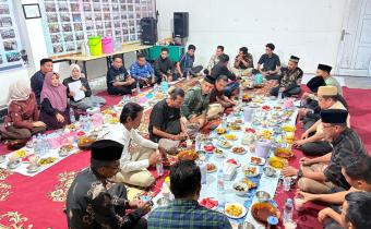 Suasana berbuka puasa bersama keluarga besar Bawaslu Lima Puluh Kota, (5/3)