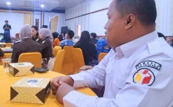 Staff Sekretariat Bawaslu Lima Puluh Kota, Reno saat mengikuti kegiatan Sosialisasi Treasury Connect, Informasi Sertifikasi Pejabat Perbendaharaan, Digitalisasi Pembayaran, serta Refreshment Akuntansi dan Pelaporan yang diselenggarakan di Aula Kantor Pelayanan Perbendaharaan Negara (KPPN) Bukittinggi pada Rabu (17/6).