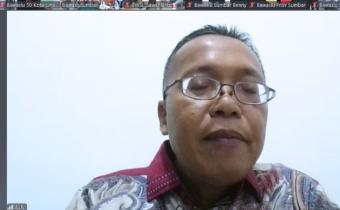 Ketua Bawaslu Provinsi Sumatera Barat, Alni saat menyampaikan arahan di kegiatan Rapat Koordinasi Persiapan Pengawasan Pemutakhiran Data Partai Politik secara Berkelanjutan melalui Sistem Informasi Partai Politik (SIPOL) Semester I Tahun 2026 yang diselenggarakan oleh Bawaslu Provinsi Sumatera Barat secara daring melalui aplikasi Zoom, Senin (22/6/2026).