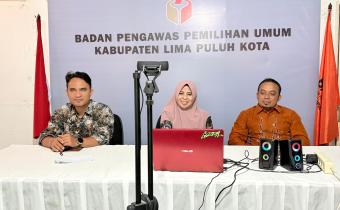 Pimpinan dan Kepala Sekretariat saat mengikuti zoom