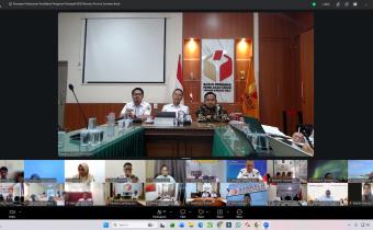 Ketua Bawaslu Provinsi Sumatera Barat, Alni bersama Anggota Bawaslu Provinsi Sumatera Barat, Khadafi bersama Fadlul Hanif selaku Kepala Bagian Pengawasan Bawaslu Provinsi Sumatera Barat saat memberikan arahan di kegiatan Rapat Dalam Kantor (RDK) terkait Persiapan Pelaksanaan Pendidikan Pengawas Partisipatif (P2P) Bawaslu Provinsi Sumatera Barat Tahun 2026, (10/6).