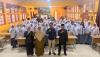 Foto bersama pimpinan Bawaslu Lima Puluh Kota dengan Kepala Sekolah beserta siswa SMA N 1 Kecamatan  Harau di kegiatan  pelaksanakan penandatanganan Perjanjian Kerja Sama (PKS) sekaligus memberikan sosialisasi kepemiluan dan pengawasan partisipatif bagi pemilih pemula kepada siswa SMA Negeri 1 Kecamatan Harau, Senin (14/9).